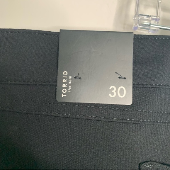 New Torrid Black Studio Luxe Ponte Skinny Mid-Fit Crop Pants 30 BNWT - Picture 6 of 9